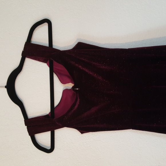 The Fashion Poet Wine Burgundy Sparkly Maxi Dress - Picture 4 of 6